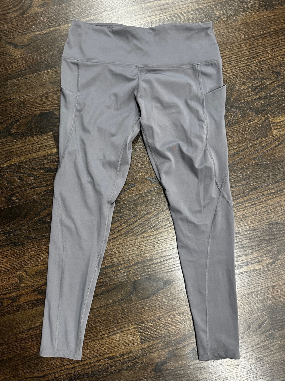 High-Waist Gray Active Leggings with Side Pockets